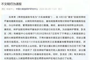 ?詹姆斯经纪人里奇-保罗携妻子阿黛尔观战湖人vs掘金G4